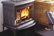 JOTUL F 100 ECO.2 LL BP krbová kamna litinová,dlouhé nohy,dvířka s ozdobnými příčkami,černý lak 